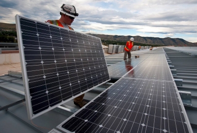 El innovador panel solar desarrollado en Chile que produce energía por ambos lados